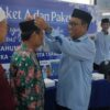 Ketua Umum DPD BKPRMI Sematkan Atribut Peserta Penataran Guru TPQ se-Kota Tarakan.